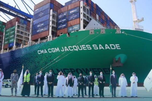 السعودية تستقبل أول وأكبر سفينة حاويات في العالم تعمل بالغاز الطبيعي المسال