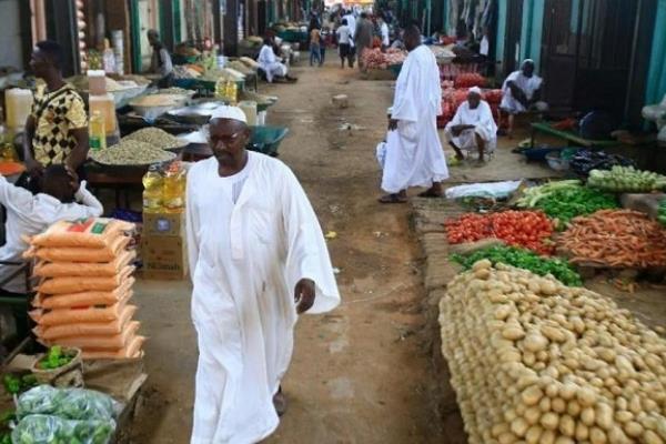 التضخم السنوي في السودان يقفز فوق 300% مسجلا أعلى مستوى في عقود