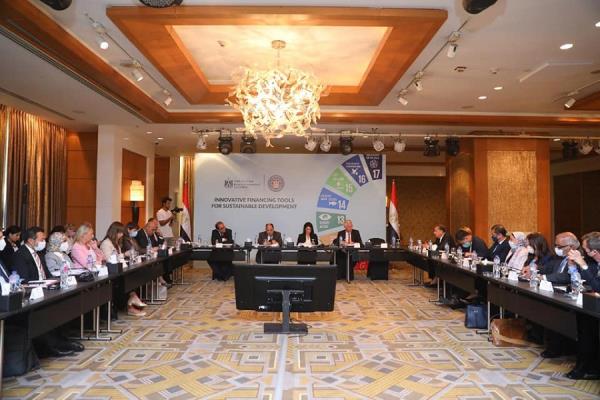 التعاون الدولي : العمل مع شركاء التنمية على تنشيط أدوات التمويل المبتكرة في مصر