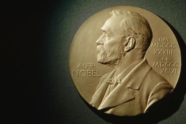 3 علماء في قائمة جائزة نوبل في الفيزياء لعام 2020