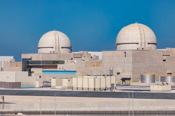 أولى محطات براكة للطاقة النووية السلمية الإماراتية تصل إلى 80% من قدرتها الإنتاجية