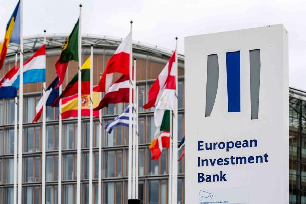 التعاون الدولي توقع مع الاستثمار الأوروبي تمويل 3 مشروعات نقل بقيمة 1.1 مليار يورو