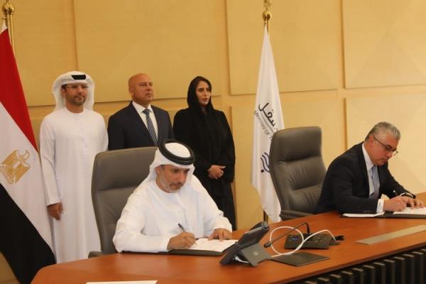 موانئ أبو ظبي: استثمار 200 مليون دولار لتطوير البنى الفوقية وشبكة الخدمات حتى 2025