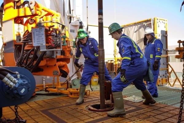 قرار"أوبك +" زيادة إنتاجها من النفط الخام  400 ألف برميل يوميا  مارس 2022