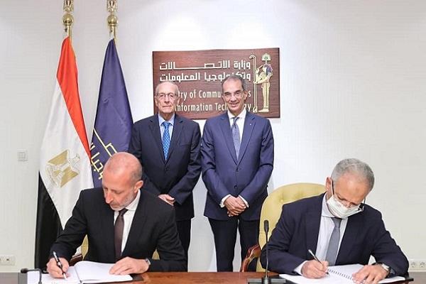 مصر الرقمية توقع اتفاقية شراكة مع IHS Towers لإنشاء وتأجير أبراج الاتصالات