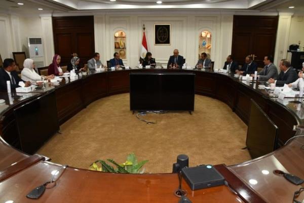 مباحثات وزيرا الإسكان والهجرة  للتعاون من اجل إتاحة فرص الاستثمار العقاري للمصريين بالخارج