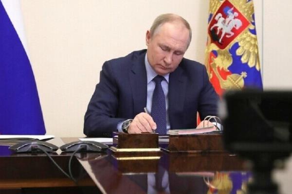 بوتين يوقع على قانون الميزانية الروسية لعام 2023